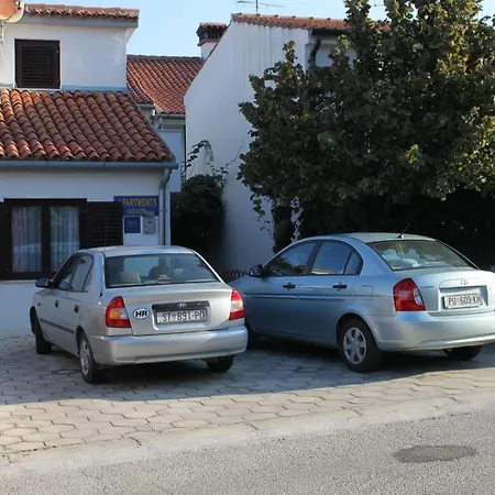 Lägenhet With Parking Space - 7137