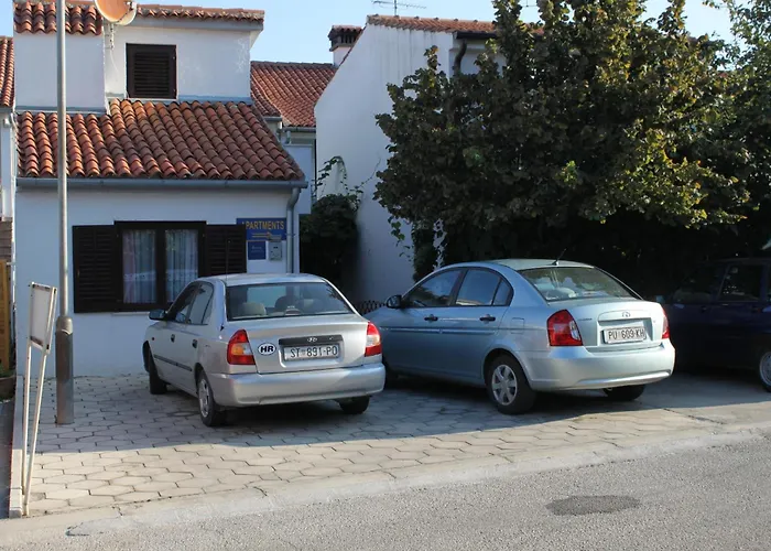 Lägenhet With Parking Space - 7137